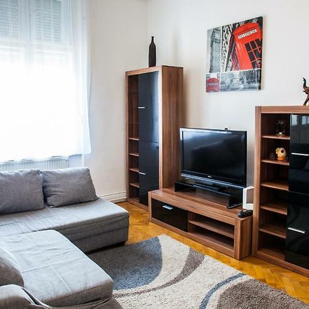 Inner City Apartment Дебрецен Екстериор снимка