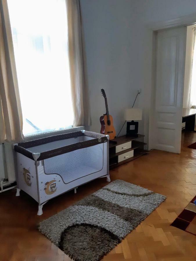 Inner City Apartment Дебрецен Екстериор снимка