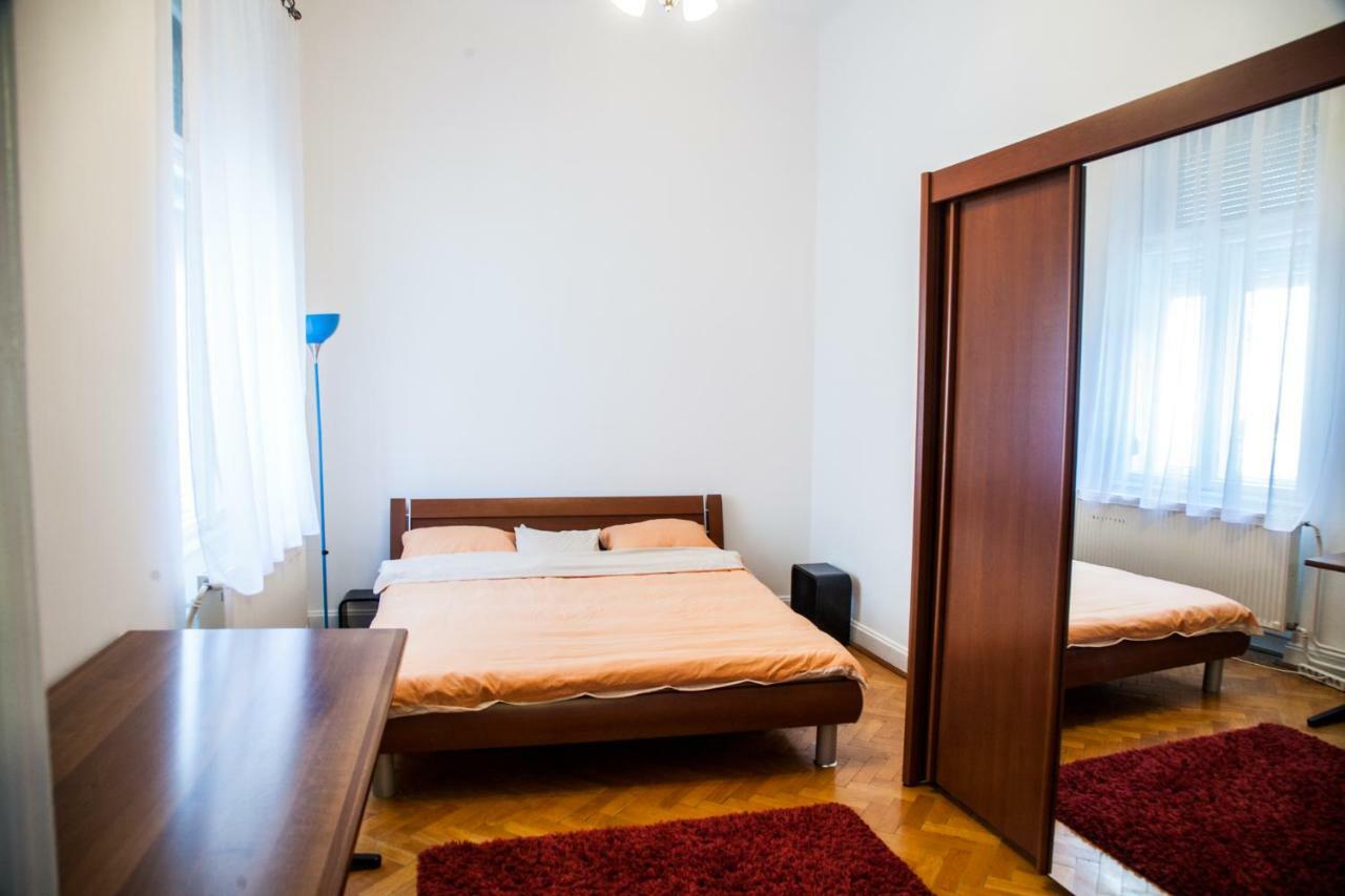 Inner City Apartment Дебрецен Екстериор снимка