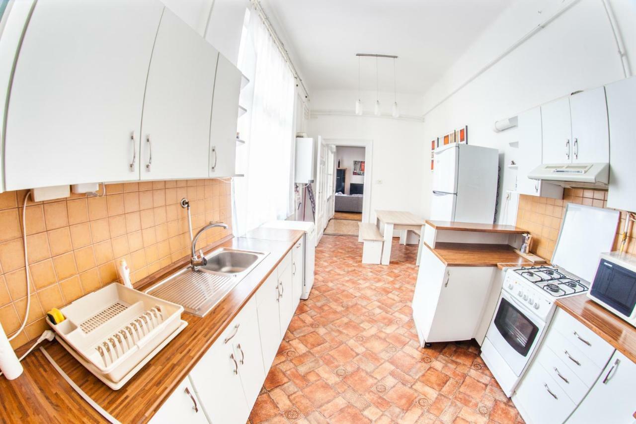Inner City Apartment Дебрецен Екстериор снимка