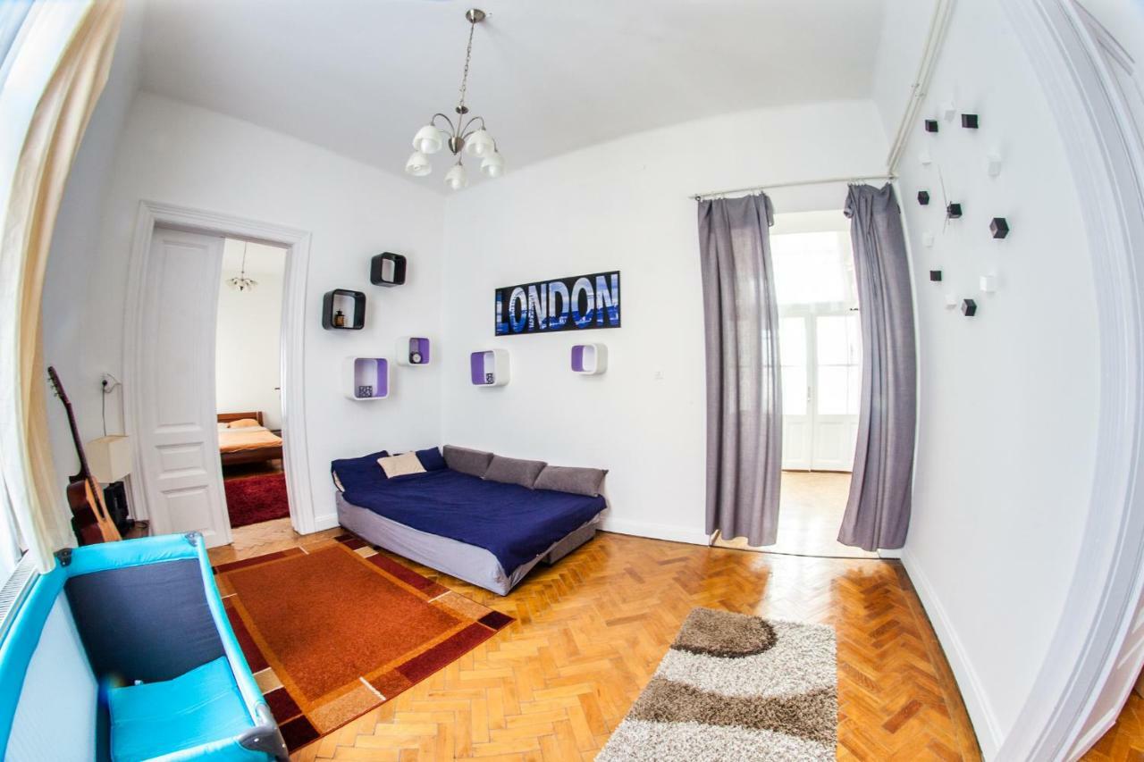 Inner City Apartment Дебрецен Екстериор снимка