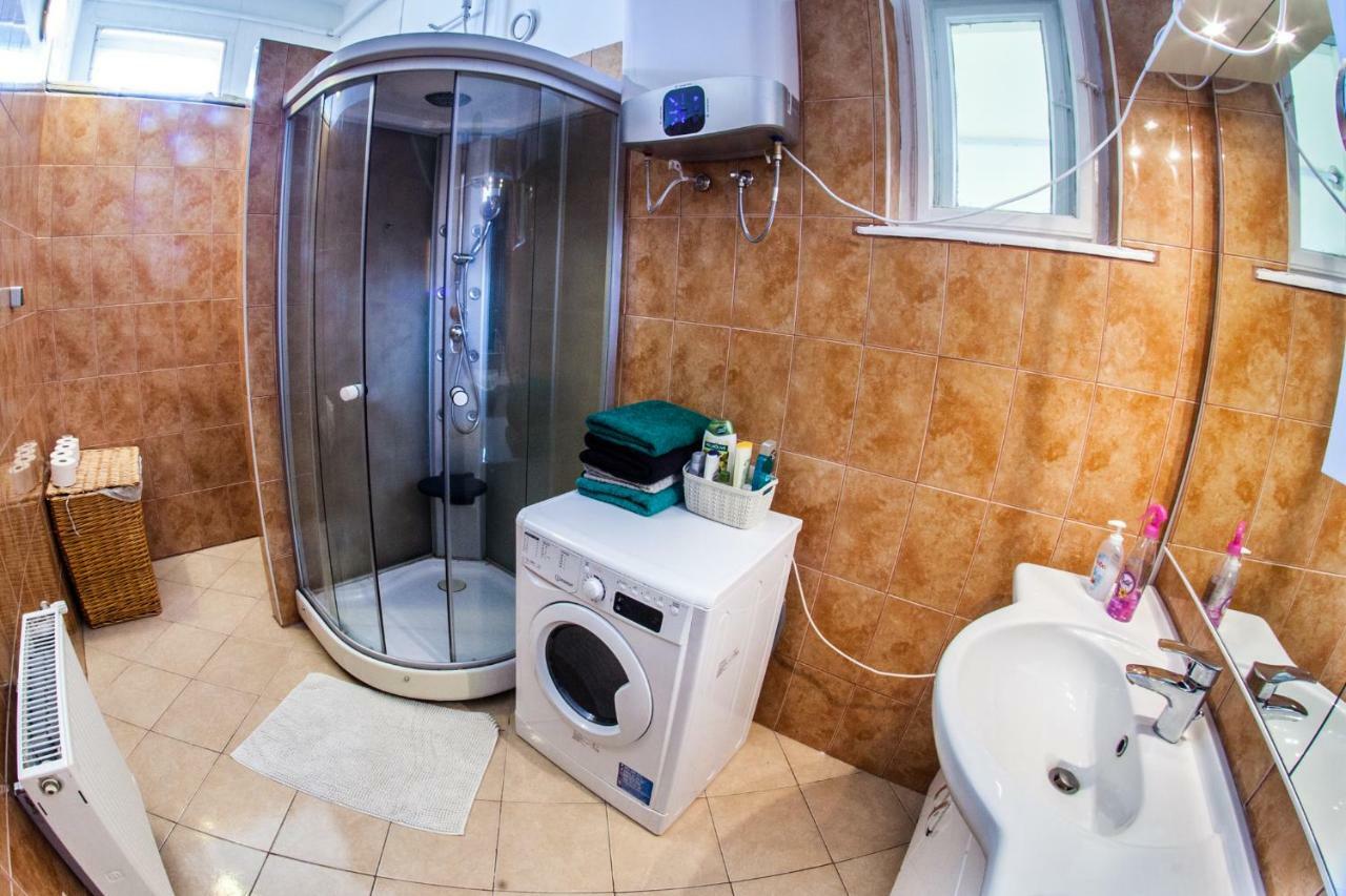 Inner City Apartment Дебрецен Екстериор снимка