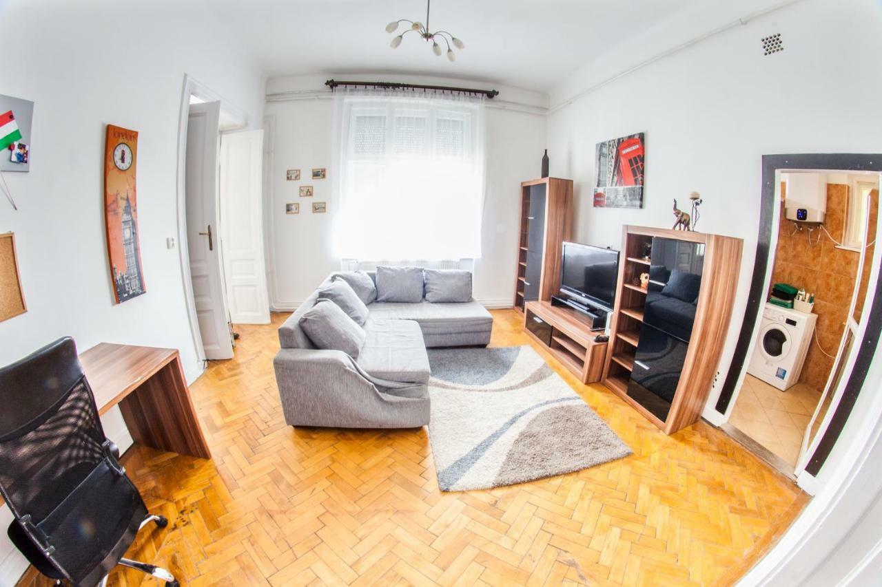 Inner City Apartment Дебрецен Екстериор снимка